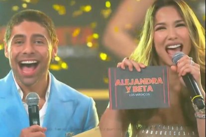 La pareja no ocultó su emoción al saber que el público los eligió.