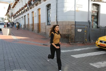 Ir con apuro y casi trotando se ha convertido en la normalidad de los transeúntes.