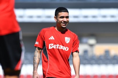 Kendry Páez deslumbra en River Plate con una asistencia y genera preocupación por su cambio