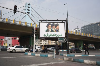 El nuevo líder supremo de Irán, Mojtaba Jameneí, fue elegido hace una semana y hasta ahora solo se le ha visto en cárteles y grafitis por las calles del país, en medio de las especulaciones sobre si resultó herido en la guerra