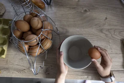 El huevo posee una capa protectora natural llamada cutícula, que sella los poros de la cáscara