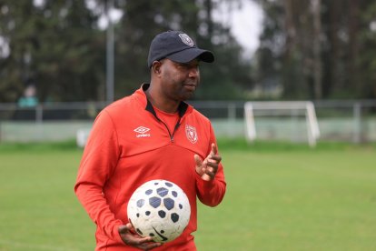 Edison Méndez ya consiguió el ascenso con Leones y ahora su meta es mantener la categoria el primer año.