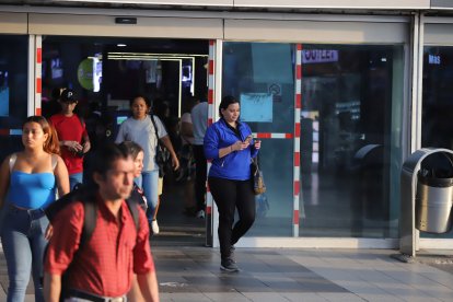 La prisa se vuelve parte de la rutina para quienes dependen del transporte terrestre en Guayas.