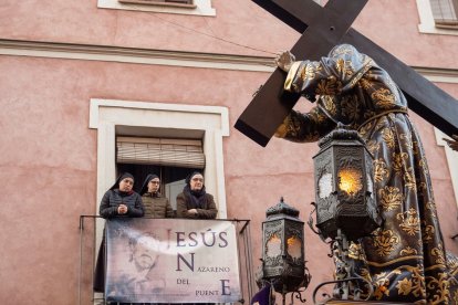 Las imágenes religiosas que recorren las calles, conocidas como "pasos", son verdaderas obras de ingeniería y arte sacro