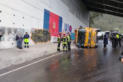 El hecho se produjo cuando los vehículos iban sobre la avenida Simón Bolívar.