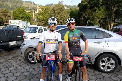 Santiago Montenegro (d) ha compartido los secretos del ciclismo a su hermano Francisco. Los pedalistas tienen grandes retos a nivel local e internacional este año.