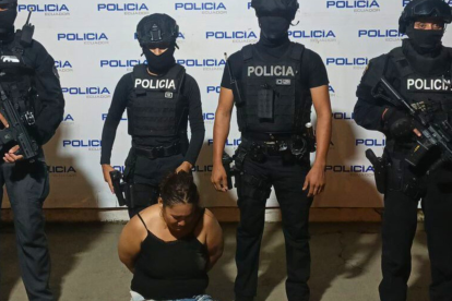 Una de las detenidas por caso de extorsión en El Oro.