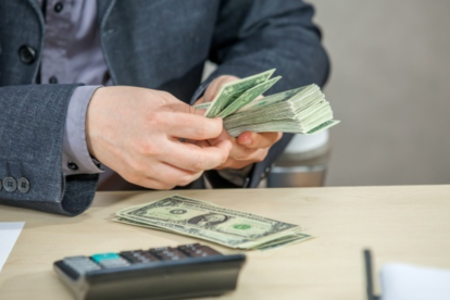 Utilizar un préstamo quirografario para "matar" otras deudas es una estrategia de consolidación de pasivos.