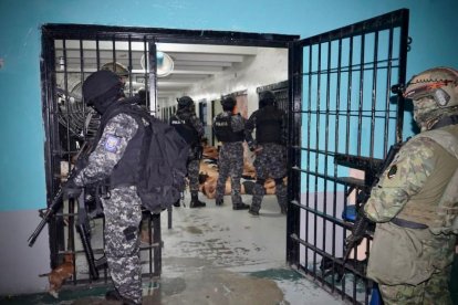 El Gobierno impulsa una ley para enfrentar la crisis penitenciaria con la incorporación excepcional de policías y militares en servicio pasivo.