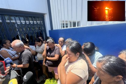 Los familiares de los 17 pescadores llegaron a la Capitanía del Puerto de Manta a solicitar se intensifique la búsqueda