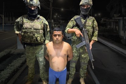 El sujeto registra varios antecedentes penales por distintos delitos.