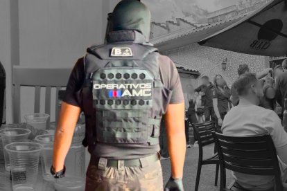 La mayoría de personas dentro del hostal durante la intervención estaban en avanzado estado etílico.