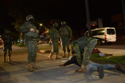 Cuatro provincias de Ecuador están bajo toque de queda por quince días.