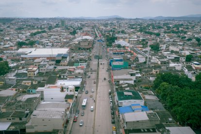 Trabajos incluyen reconstrucción vial, nuevas aceras y mejoras en servicios básicos