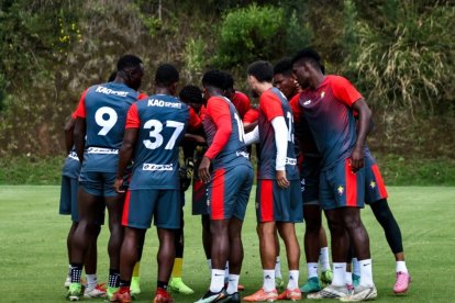 El Nacional entrena en medio de dudas sobre su futuro debido a las deudas que no le permitieron inscribir jugadores para el estreno en la Serie B de la LigaPro