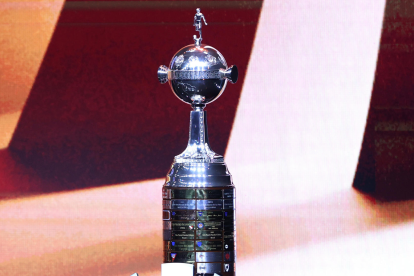 El histórico trofeo de la Copa Libertadores, presentado para la edición de 2026.