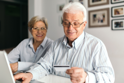 Beneficios económicos para la tercera edad en Ecuador incluyen rebajas tributarias y exoneraciones que alivian gastos mensuales.