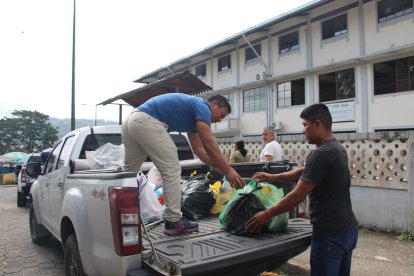 Alimentos, agua y ropa forman parte de la ayuda enviada desde la Amazonía a familias damnificadas por las lluvias.