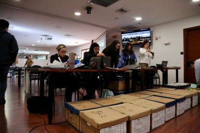 Las demás partes del caso continuarán desde sus lugares previstos anteriormente o en el Complejo Judicial Norte, de Quito, desde donde se desarrolla la audiencia.