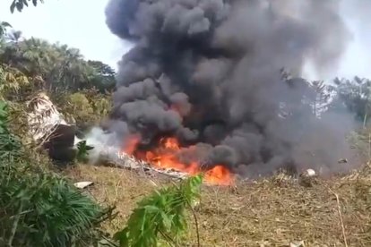 Captura de video tomada de rastreo de redes que muestra el accidente de un avión este lunes, en Putumayo (Nariño).