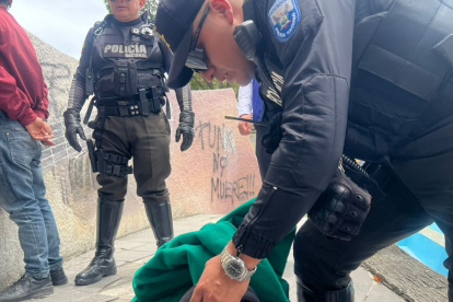 Agentes policiales decomisaron droga fraccionada durante el operativo en el centro de Loja