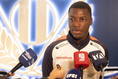Moisés Caicedo, en diálogo con la prensa desde España, donde se entrena Ecuador.