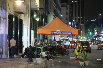 La Policía acordonó la zona tras el incidente registrado en el centro.