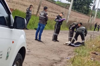 El cadáver quedó cerca de una vivienda en el barrio Chiche, en Puembo.