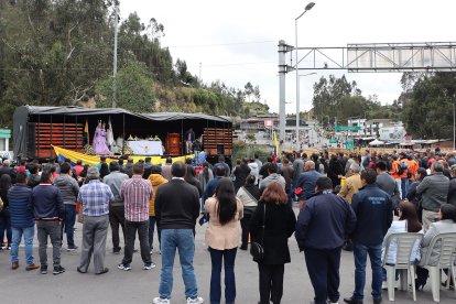 Comerciantes y transportistas de la frontera entre Ecuador y Colombia participaron en una misa binacional que instó al diálogo entre los presidentes Daniel Noboa y Gustavo Petro ante la crisis económica que golpea a la zona por la guerra comercial entre ambos países.