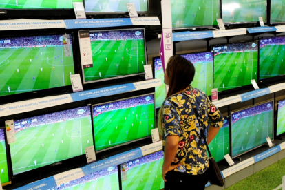 Asistentes recorren la feria ElectroShow en Guayaquil, donde la tecnología y el Mundial 2026 impulsan el consumo