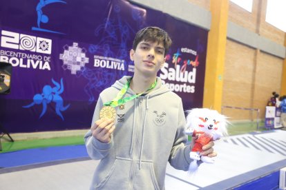 El esgrimista tricolor Tomás Aguinaga fue recientemente oro en Bolivia.