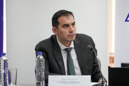 Harold Burbano, ministro del Trabajo, no ha cumplido con una sentencia de habeas data que obliga a su cartera corregir un error sobre el falso impedimento laboral de Alexandra Villacís.