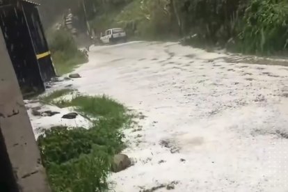 En Cuenca se registró fuerte granizada este 28 de marzo.