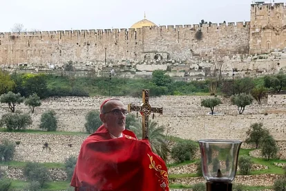 Pizzaballa quiso oficiar ayer durante el Domingo de Ramos una bendición y misa privada, con tan solo otras tres personas