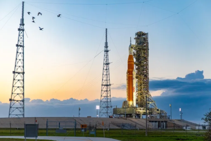 Fotografía del 25 de marzo de 2026 cedida por la NASA del cohete SLS (Sistema de Lanzamiento Espacial) de la misión Artemis II