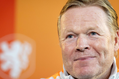 Ronald Koeman, DT de Países Bajos, analiza en la previa el juego contra Ecuador.