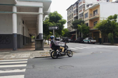 Los delincuentes se movilizaban en motocicleta y huyeron tras sustraer dinero y pertenencias.