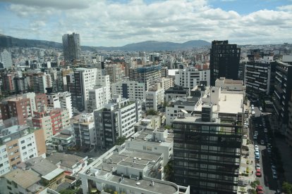 El hipercentro de Quito es el corazón financiero, comercial y residencial moderno de la ciudad, ubicado en el distrito Eugenio Espejo.