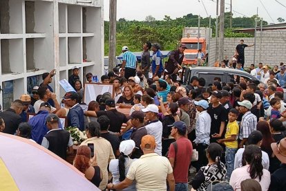 Los seis fallecidos por balacera en un billar fueron sepultados el lunes 30 de marzo.