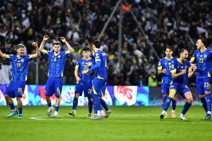Los jugadores bosnios no pararon de celebrar una clasificación soñada ante la poderosa Italia.