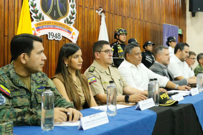 Autoridades supervisan medidas de seguridad en zonas de alta concurrencia para proteger a turistas y ciudadanos.