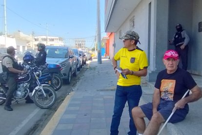 Los simpatizantes del correísmo recien empezaban a llegar cuando se les informó de la suspensión