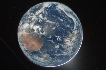 La NASA revela impactantes imágenes de la Tierra captadas desde la cápsula Orión durante la misión Artemis II rumbo a la Luna.