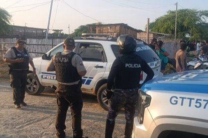 Dos sujetos en motocicleta llegaron al inmueble y atacaron a la madre y su hija, en Huaquillas.