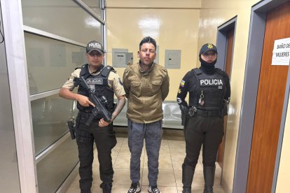 El sujeto les dijo a los policías que era parte de la banda criminal de Los Choneros.