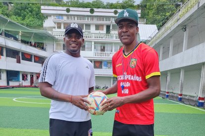 El fútbol unió a Valencia y Wila en Quinindé para formar nuevos talentos en la academia Real Sociedad.