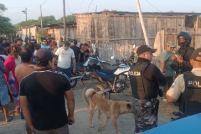 Agentes de la Policía Nacional acordonaron el área donde se cometió el ataque, para iniciar las primeras diligencias.