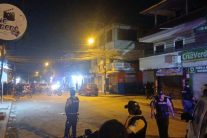 La policía llegó al lugar para iniciar las investigaciones y asegurar la zona.