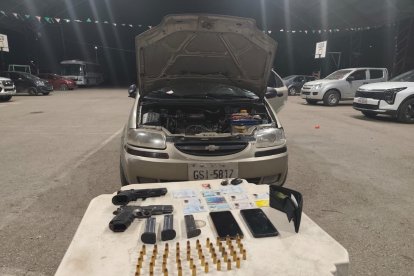 Uno de los sospechosos que fueron detenidos es menor de edad.