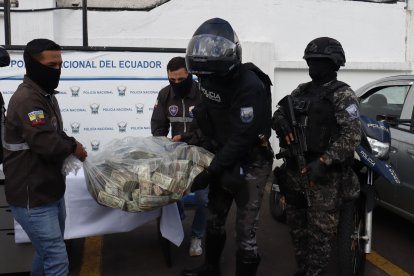La Policía decomisó el dinero. La cifra informada fue inferior al millón de dólares, mientras que el abogado de Elit Corporation dijo que superaba el millón. 

MÁS DE UN MILLÓN DE DÓLARES APARECIÓ EL 20 DE MARZO DE 2026, DURANTE UN OPERATIVO DE LA DIRECCIÓN DE INVESTIGACIÓN ANTIDROGAS DE LA POLICÍA NACIONAL, EN EL SUBSUELO DEL EDIFICIO WORLD TRADE CENTER, EN EL NORTE DE QUITO
